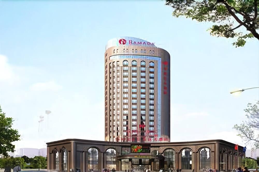 Отель Ramada Yangzhou Baoying Экстерьер фото
